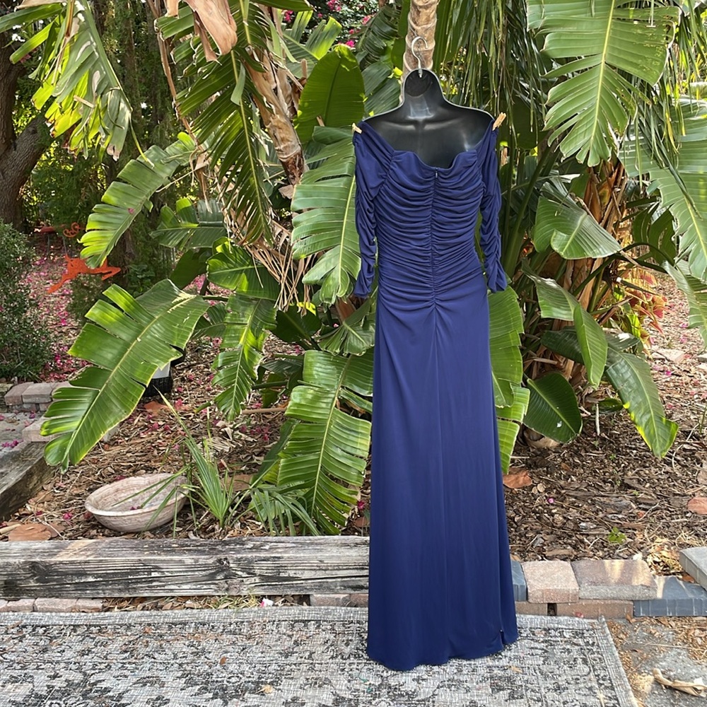 Laundry off shoulder, rushed column gown - Picture 4 of 8